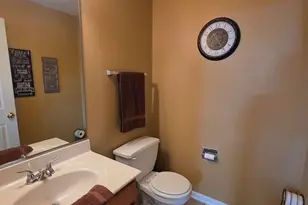 906 Cynthia Ln, Lake in the Hills, IL 60156 - Photo 9