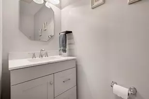 27W711 N Meadowview Dr, Winfield, IL 60190 - Photo 9