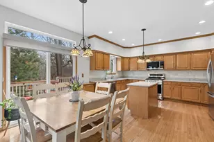 411 Oak Grove Cir, Wauconda, IL 60084 - Photo 9