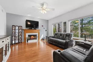 411 Oak Grove Cir, Wauconda, IL 60084 - Photo 7