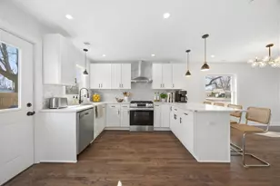 7851 Suburban Ln, Bridgeview, IL 60455 - Photo 11