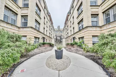 1366 W Greenleaf Avenue #3S, Chicago, IL 60626 - Photo 1