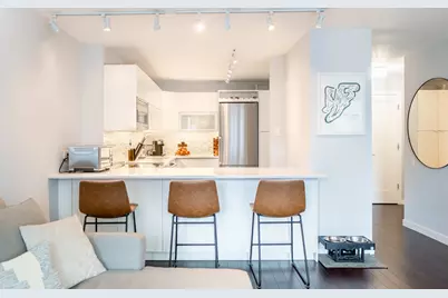 1030 N State Street #8J, Chicago, IL 60610 - Photo 3