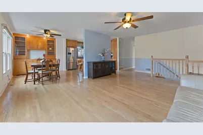 309 Plymouth Lane NW, Bloomingdale, IL 60108 - Photo 3