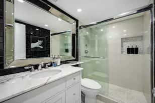 175 E Delaware Pl, Chicago, IL 60611 - Photo 13