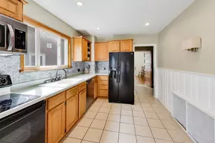 283 Bartram Rd, Riverside, IL 60546 - Photo 11