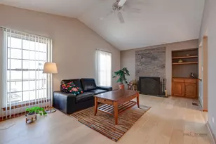 632 Grosse Pointe Cir, Vernon Hills, IL 60061 - Photo 9