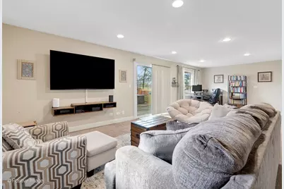 350 Shawnee Drive, Carol Stream, IL 60188 - Photo 5