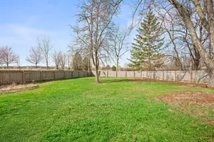 350 Shawnee Dr, Carol Stream, IL 60188 - Photo 23