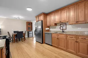 350 Shawnee Dr, Carol Stream, IL 60188 - Photo 13