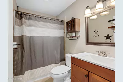 350 Shawnee Drive, Carol Stream, IL 60188 - Photo 17