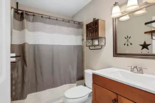 350 Shawnee Dr, Carol Stream, IL 60188 - Photo 17