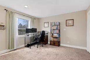 350 Shawnee Dr, Carol Stream, IL 60188 - Photo 7