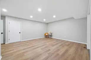 9248 N Maryland St, Niles, IL 60714 - Photo 19