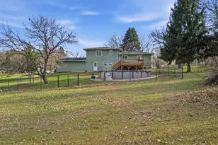 702 Highcrest Rd, Dixon, IL 61021 - Photo 7