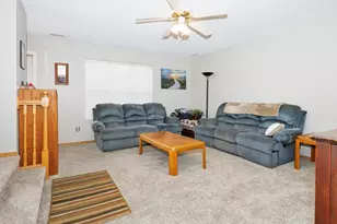 23 Fetzer Ct, Bloomington, IL 61704 - Photo 3