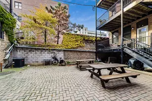 320 W Evergreen Ave, Chicago, IL 60610 - Photo 13