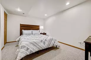 61 Berkshire Ct, Burr Ridge, IL 60527 - Photo 29