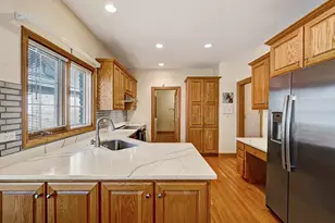 61 Berkshire Ct, Burr Ridge, IL 60527 - Photo 11