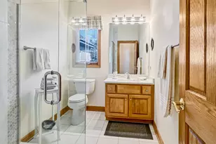 61 Berkshire Ct, Burr Ridge, IL 60527 - Photo 23