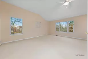 14200 Oakwood Ct, Libertyville, IL 60048 - Photo 21