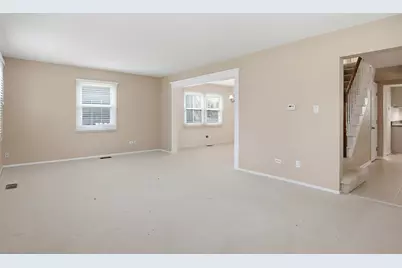 393 Indian Hill Drive, Buffalo Grove, IL 60089 - Photo 5