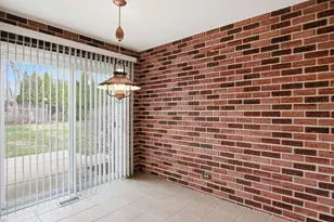 393 Indian Hill Dr, Buffalo Grove, IL 60089 - Photo 13