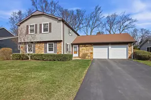 393 Indian Hill Dr, Buffalo Grove, IL 60089 - Photo 1