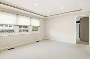 393 Indian Hill Dr, Buffalo Grove, IL 60089 - Photo 9