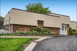 1318 Yarmouth Ct, Schaumburg, IL 60193 - Photo 13