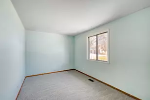 1318 Yarmouth Ct, Schaumburg, IL 60193 - Photo 9