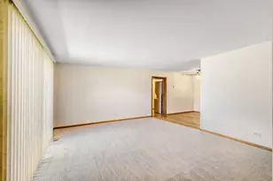 1318 Yarmouth Ct, Schaumburg, IL 60193 - Photo 3