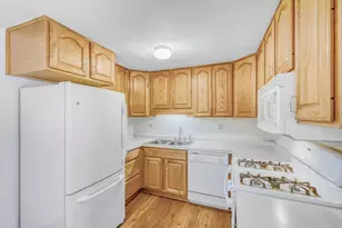 1318 Yarmouth Ct, Schaumburg, IL 60193 - Photo 5