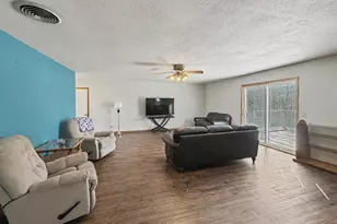 707 E Ash St, Watseka, IL 60970 - Photo 3