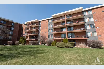 18 E Old Willow Road #205N, Prospect Heights, IL 60070 - Photo 1