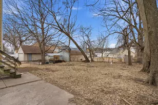 903 44th St, Rock Island, IL 61201 - Photo 25