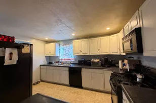 523 W 9th St, Gibson City, IL 60936 - Photo 11