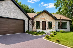 19 Marina Dr, Des Plaines, IL 60016 - Photo 3