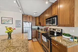 2930 N Sheridan Rd, Chicago, IL 60657 - Photo 3