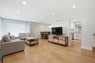 212 E Monterey Ave, Schaumburg, IL 60193 - Photo 5