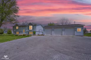 27057 S Woodlawn Ave, Crete, IL 60417 - Photo 1