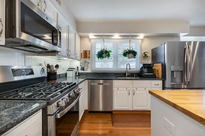 933 Wheaton Oaks Drive, Wheaton, IL 60187 - Photo 5