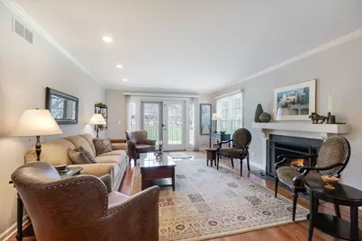 933 Wheaton Oaks Drive, Wheaton, IL 60187 - Photo 9