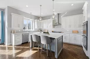 28 Pinnacle Ct, Naperville, IL 60565 - Photo 3