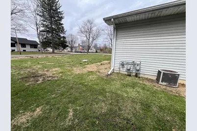 300 W 2nd Street #300, Aroma Park, IL 60910 - Photo 9