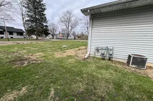 300 W 2nd St, Aroma Park, IL 60910 - Photo 9