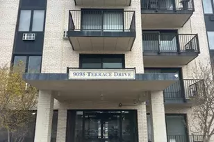 9098 W Terrace Dr, Niles, IL 60714 - Photo 3