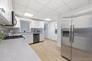 208 W State St, North Aurora, IL 60542 - Photo 7
