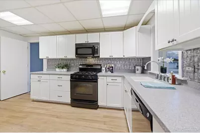 208 W State Street, North Aurora, IL 60542 - Photo 5