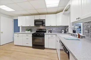 208 W State St, North Aurora, IL 60542 - Photo 5